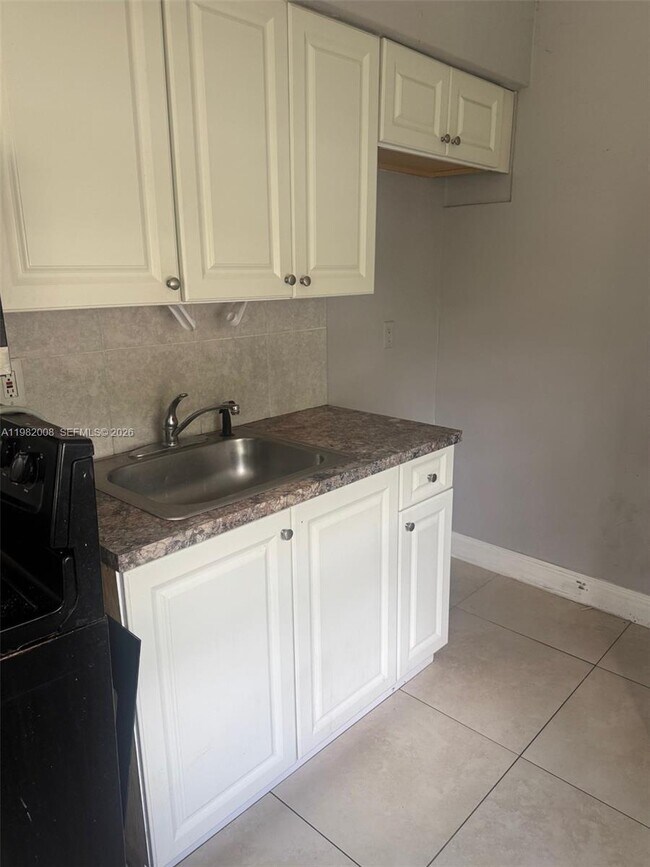 Building Photo - 611 S 24th Ave