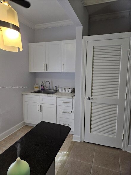 Building Photo - 5712 Hollywood Blvd