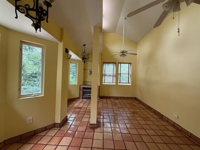 Building Photo - Potomac View