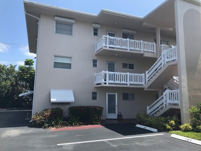 Building Photo - 2855 Garden Dr N
