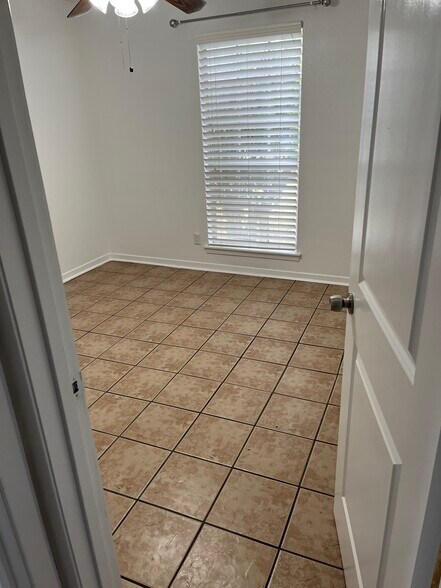 Building Photo - 1508 Valleyridge Dr