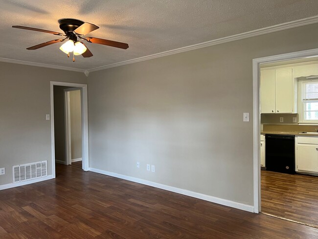 Building Photo - Check out this 3- Bedroom Prattville Cutie !!