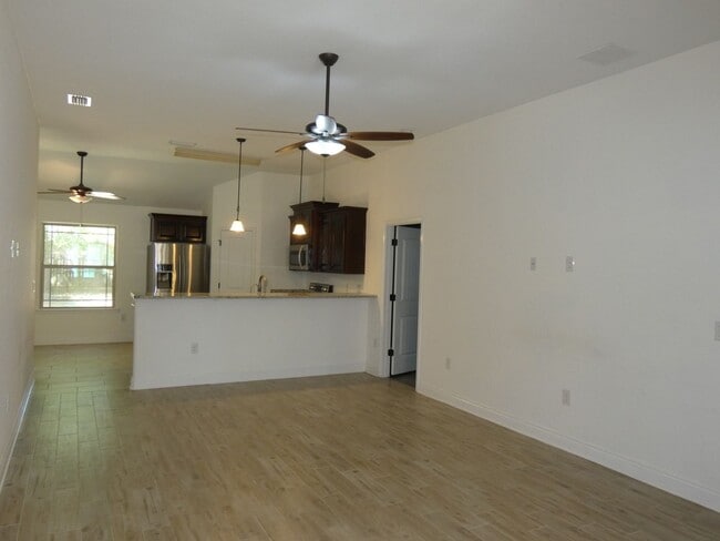 Building Photo - Spacious 3-Bedroom Home - Great Location
