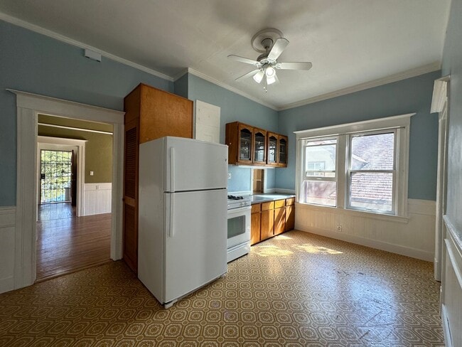 Building Photo - Upstairs 2 Bedroom - Near UCD Med Center