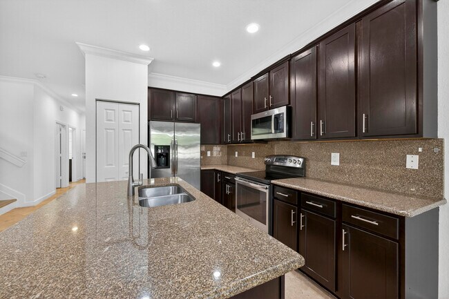 Building Photo - 10384 Wellington Parc Dr