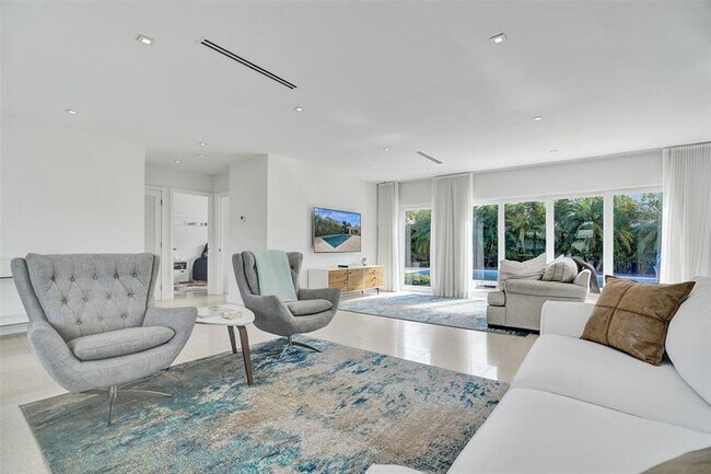 Building Photo - 2514 Yacht Club Blvd