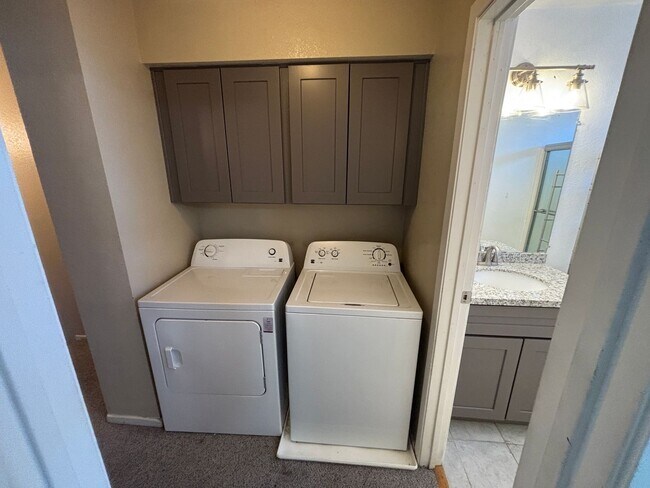 Building Photo - Charming Updated Condominium for Rent in S...
