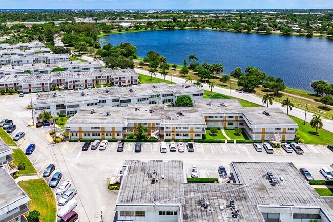 Building Photo - 3120 Lake Osborne Dr