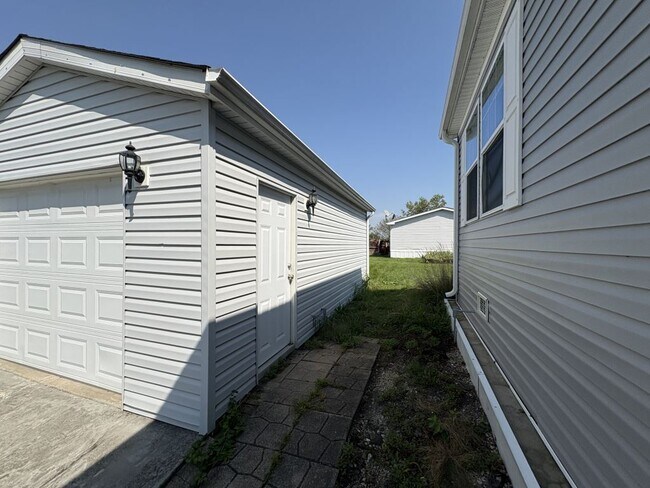 Building Photo - 19 Swallow Ln