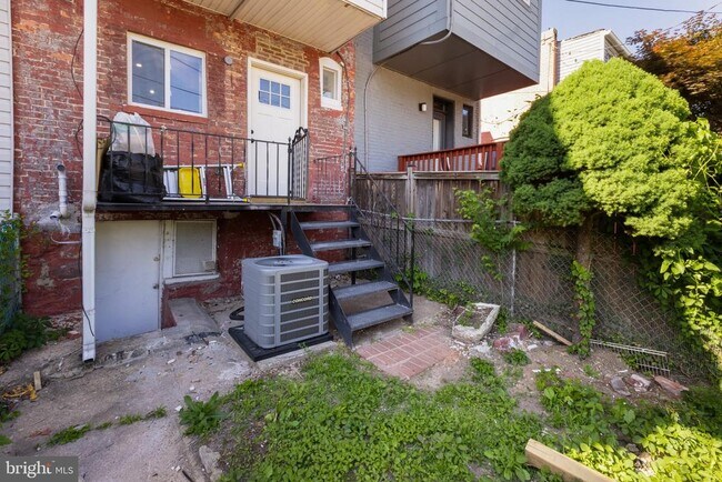 Building Photo - 325 W Lorraine Ave