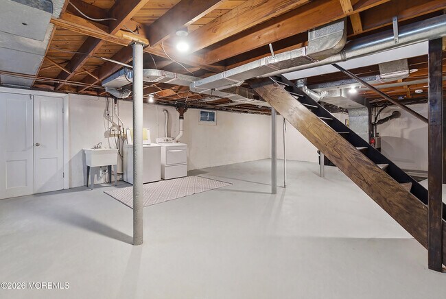 Building Photo - 96 Lakeshore Dr