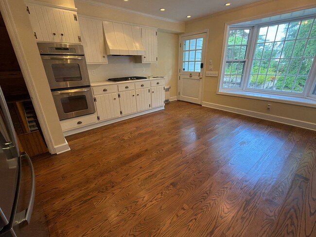 Building Photo - 6 Raven Way
