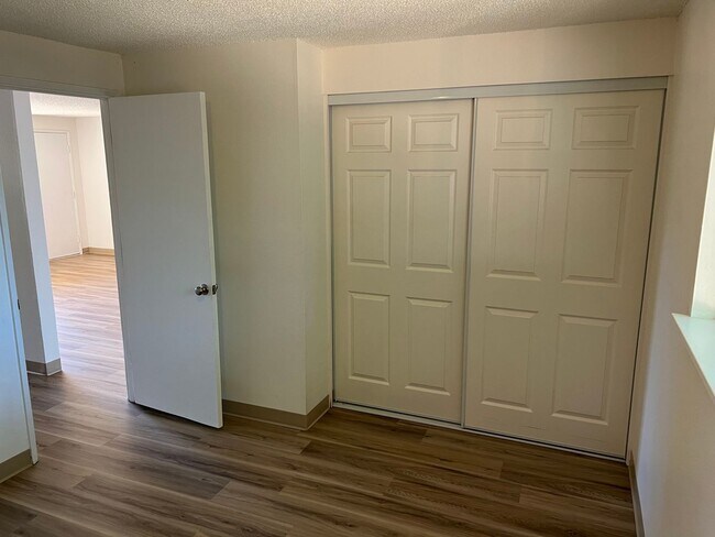 Building Photo - 2 Bedroom 1 Bathroom Duplex in Springfield