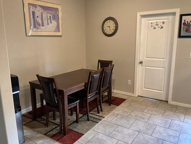 Building Photo - 1303 Terra Cotta St