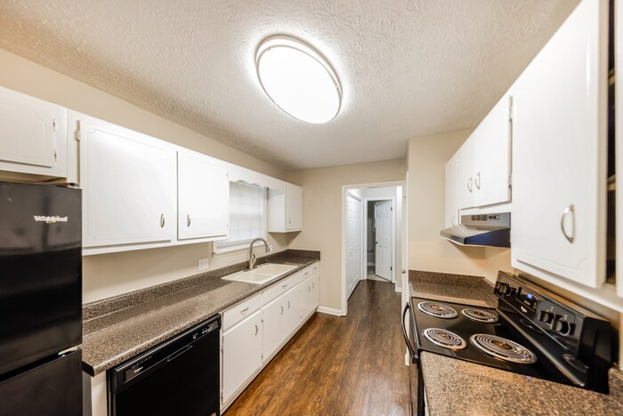 Building Photo - 203 Cascade Dr