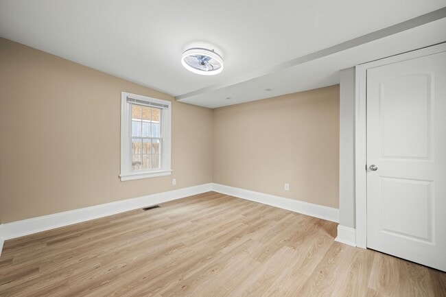 Building Photo - Quaint 3 Bedroom/2 Bath Home Located Near ...