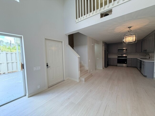 Building Photo - Beautiful Remodeled Townhome