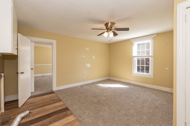 Building Photo - Four Bedroom Home!