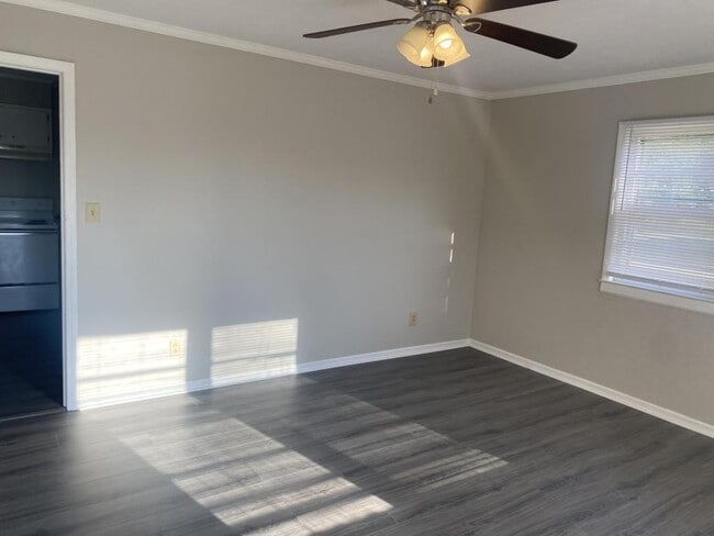 Building Photo - 502 Beeler Ave