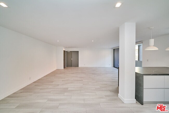 Building Photo - 145 S Maple Dr