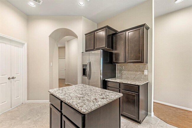 Building Photo - 2471 Garden Falls Dr