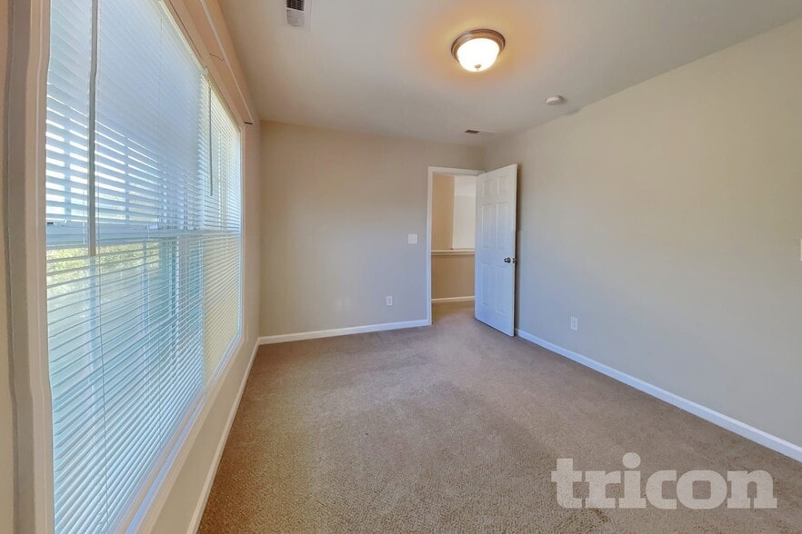 Building Photo - 30 Rowan Dr