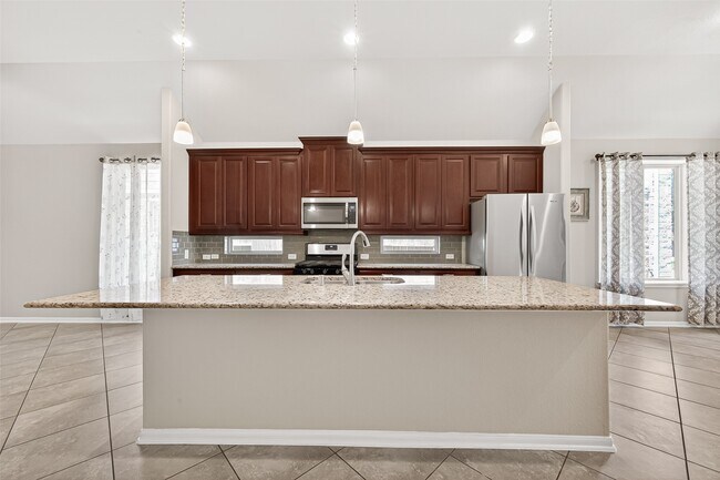 Building Photo - 24527 Royal Pike Dr