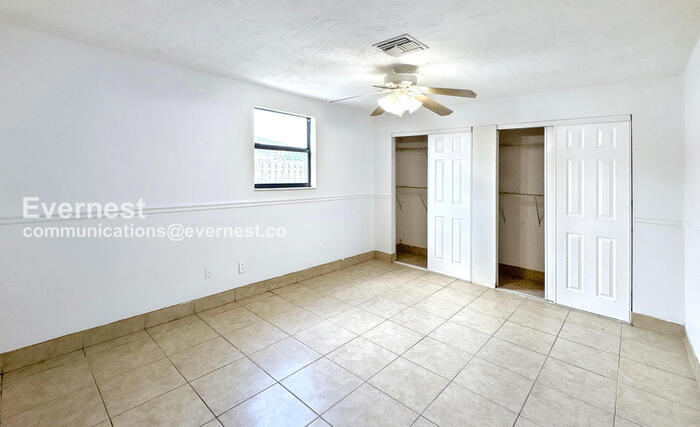 Building Photo - 1535 Toledo St