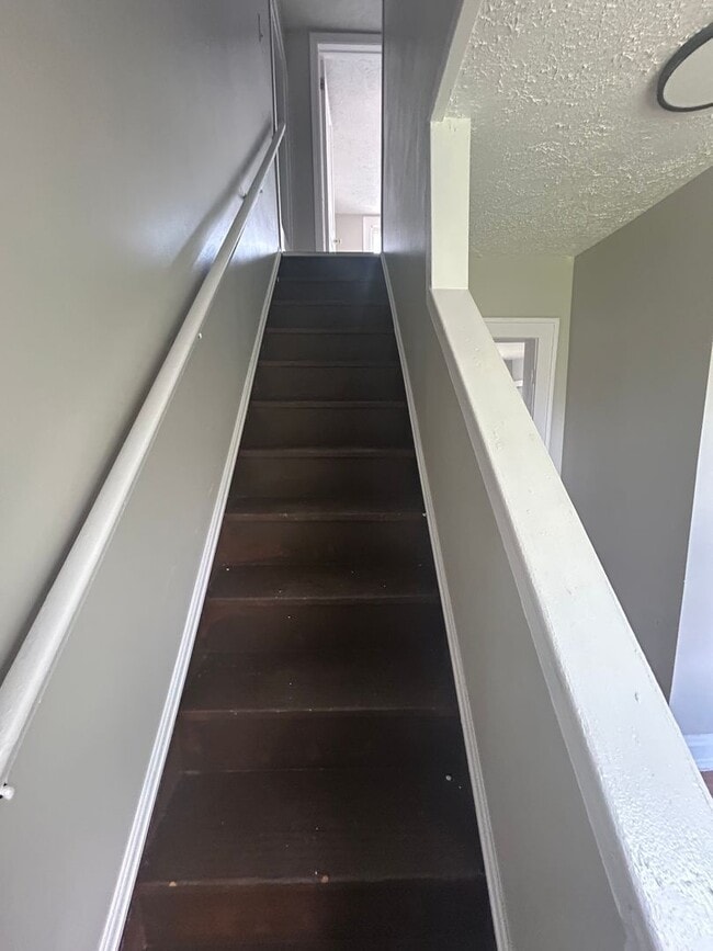 Building Photo - Section 8 Accepted! Cozy 3-bedroom home, p...