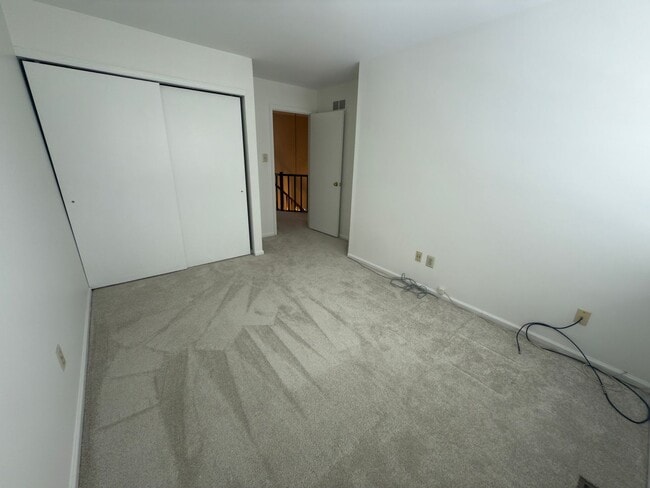Building Photo - 3BR+BSMT Townhome (Tapestry) with COUNCIL ...