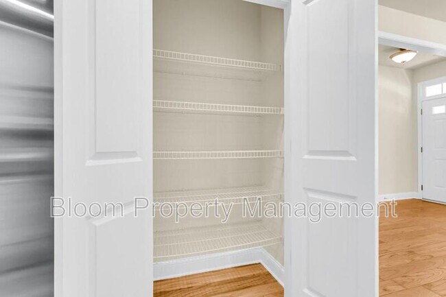 Building Photo - 2649 Lohr Dr