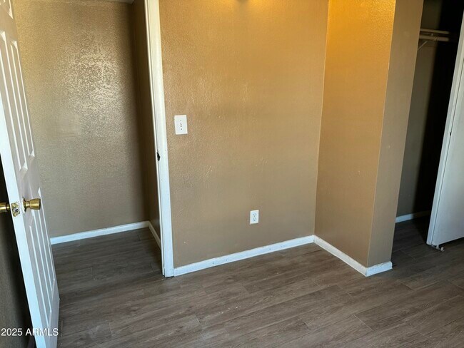 Building Photo - 1424 N 53rd Ave