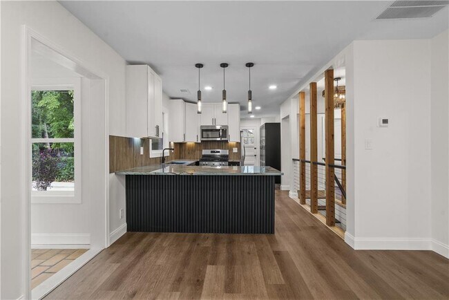 Building Photo - 1658 Altadena Pl SW