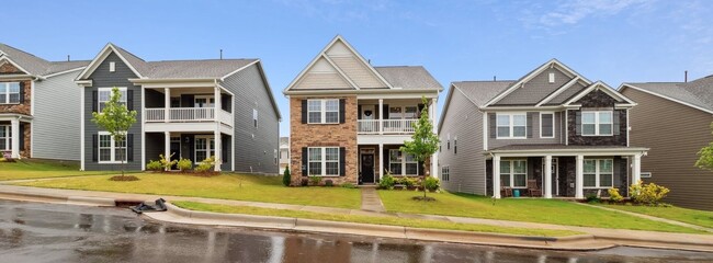 Building Photo - Spacious 4BR Single Family House with swim...