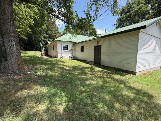 Building Photo - 475972 E 740 Rd