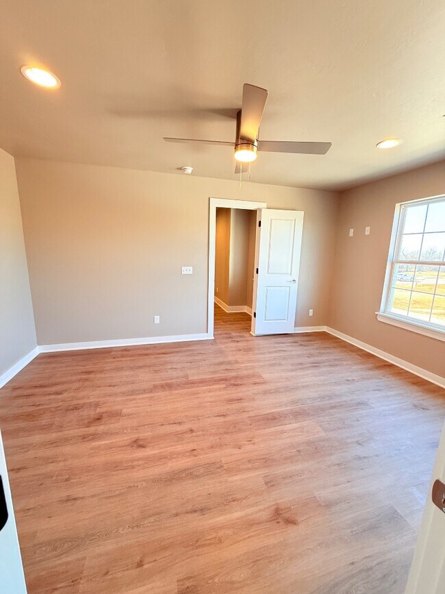 Building Photo - 520 Nabi Dr