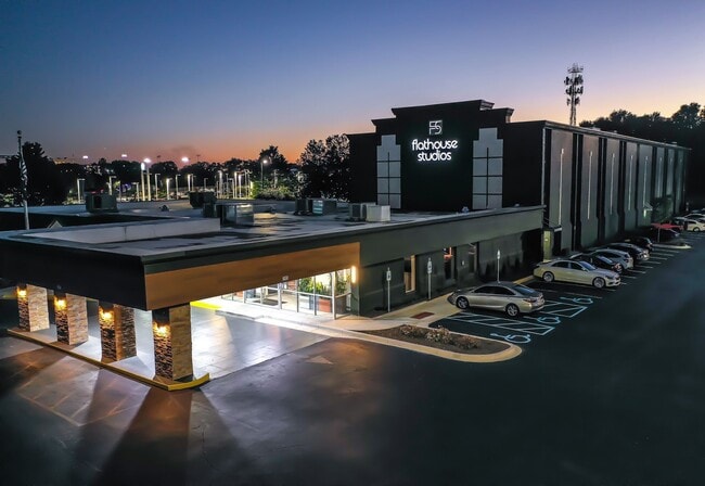 Building Photo - Flathouse Studios