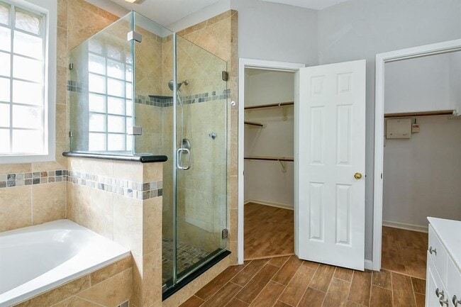 Building Photo - 18035 Somerset Knolls Ct
