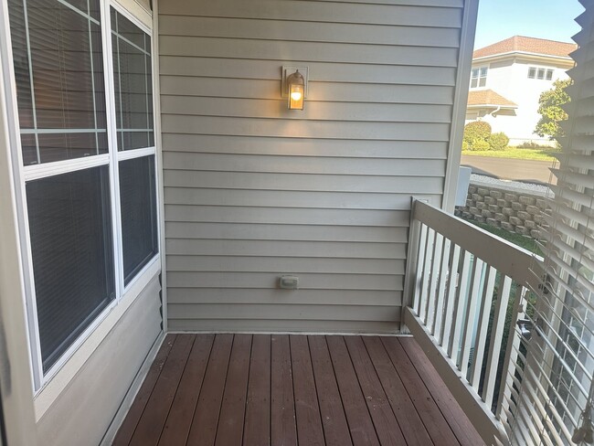 Building Photo - Spacious and Convenient – 3 Bedroom / 3 Ba...