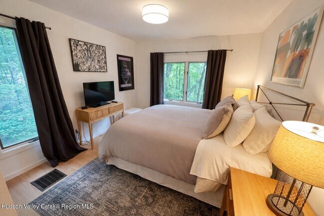 Building Photo - 26 Webster Rd