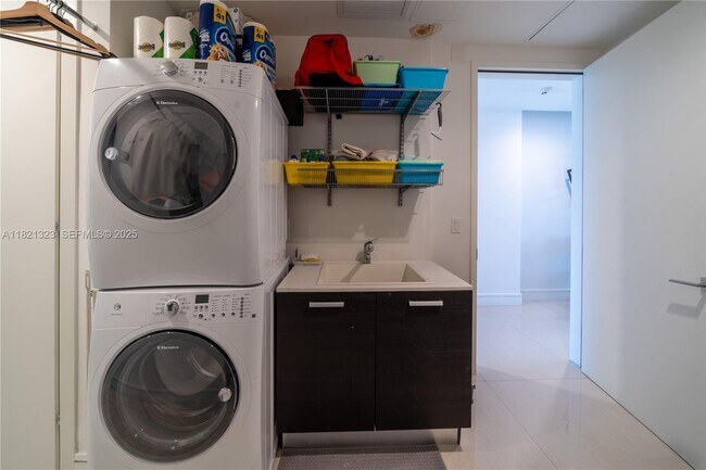 Building Photo - 3250 NE 188th St