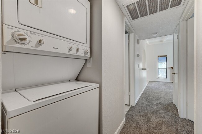Building Photo - 6149 W Oakey Blvd