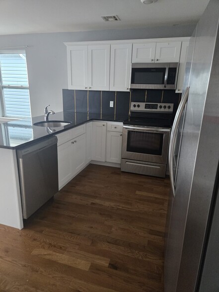 Kitchen - 266 2nd Ave