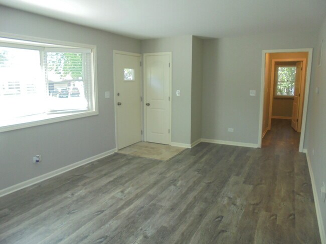 Building Photo - 1434 Walnut Dr
