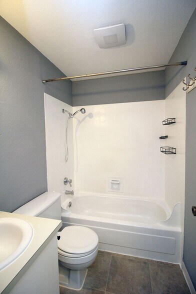 Building Photo - 1118 SE Rhone St