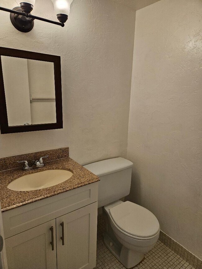 Building Photo - 700 Village Green Ct