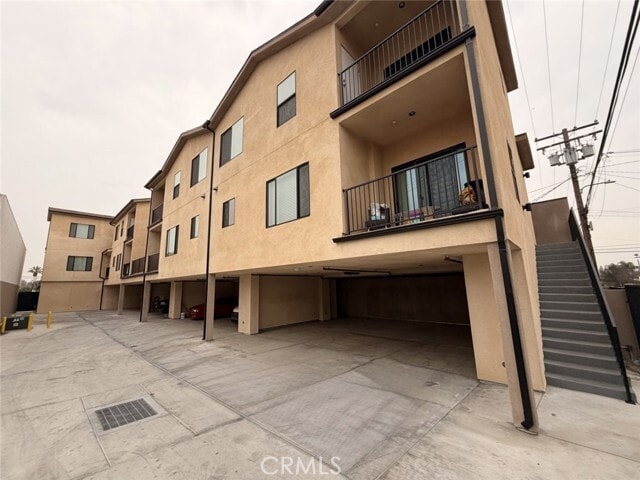 Building Photo - 511 N Azusa Ave