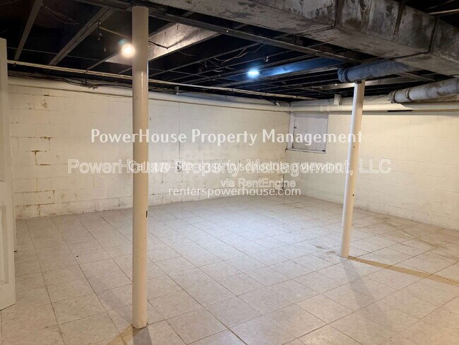 Building Photo - 3155 Oak Dr