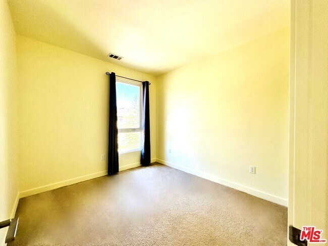 Building Photo - 2581 Arvia St