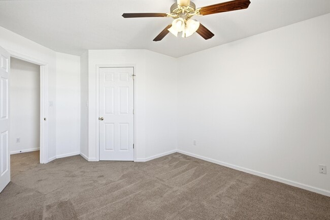 Building Photo - 2413 Northampton Dr